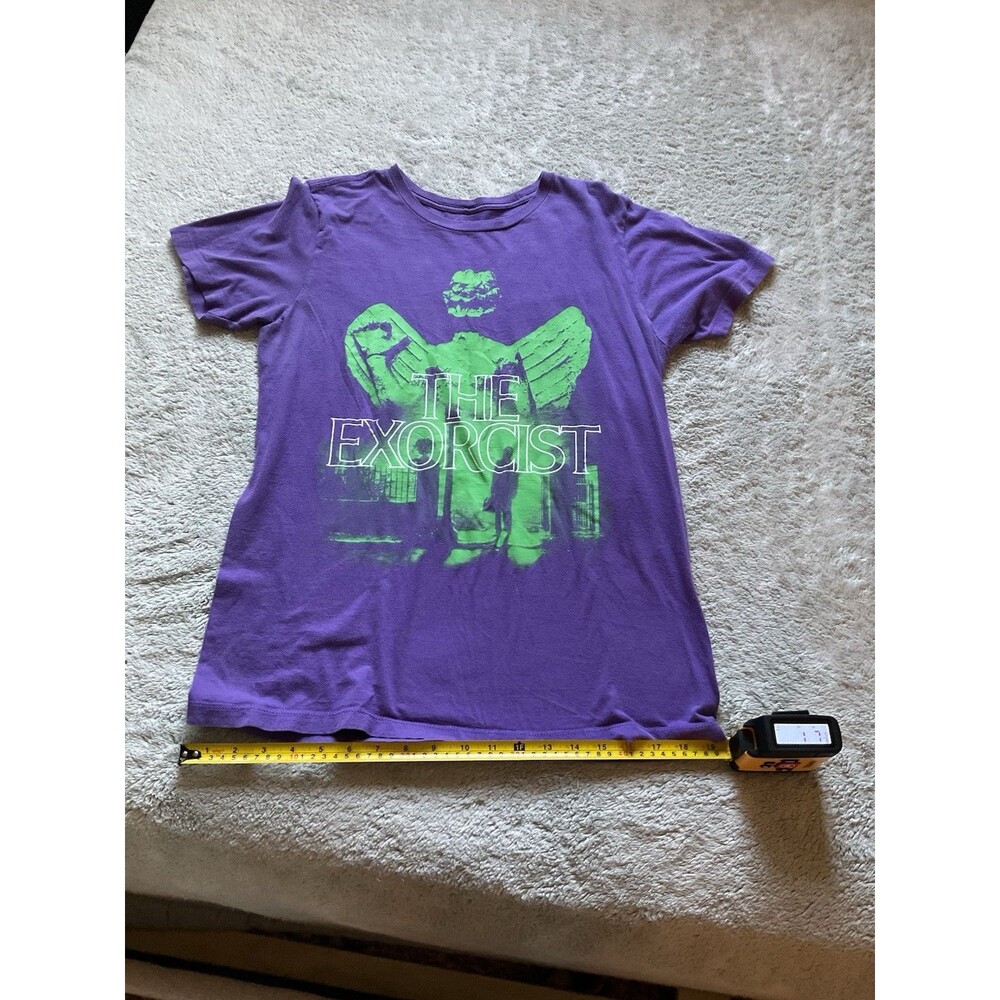 Halloween Gear the exorcist t-shirt purple Size M Graphic Glows UV Light Horror